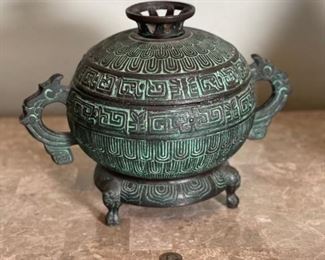 Chinese Style Ice Bucket Modern James Mont Style	10x13.5x9in	HxWxD
