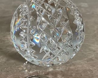 Waterford Diamond Backs 2001 World Champions Crystal Baseball Paperweight	2.5in Diameter	
