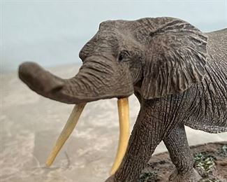 1978 Norman Neil Deaton Elephant Smithsonian	4.5x4x7in	
