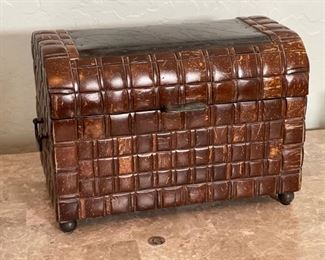 Maitland-Smith Stone Tile Chest Box	10.25x15.5x9in D	HxWxD
