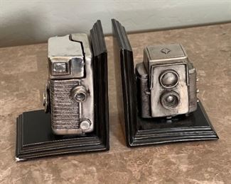 2pc Camera Bookends		
