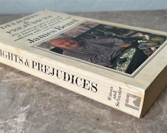 *Signed* James Beard Delights & Prejudices 1st Edition Book Paperback	9.25x5.35	
