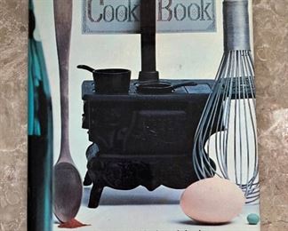 *Signed* James Beard Beard’s Fireside Cook Book 9th Edition Book	10.5x7.75in	
