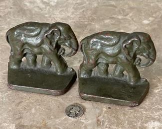 Vintage Cast Iron Elephant Bookends	3.75x3.75x1.5in	HxWxD
