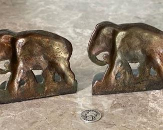 Vintage Cast Iron Elephant Bookends	3.75x3.75x1.5in	HxWxD
