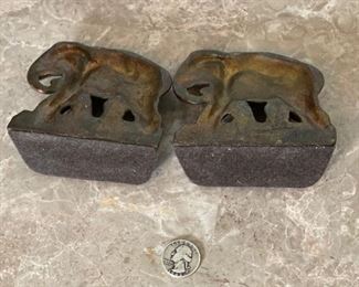 Vintage Cast Iron Elephant Bookends	3.75x3.75x1.5in	HxWxD

