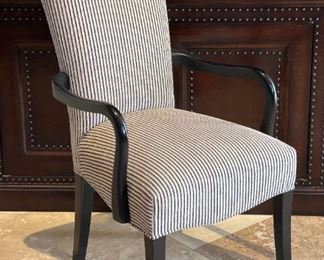 Contemporary Black White Accent Chair	40x22x23in	HxWxD
