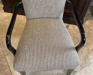 Contemporary Black White Accent Chair	40x22x23in	HxWxD
