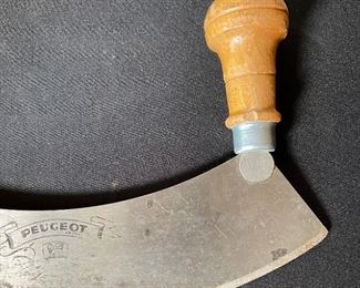 Vintage Peugeot Mezzaluna Chopper Rocker Herb Knife	10in. Blade	
