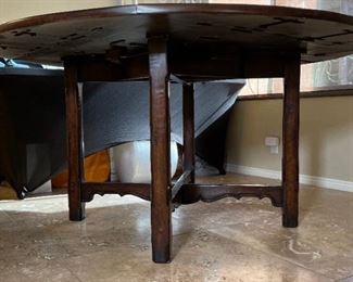 Drop leaf table		
