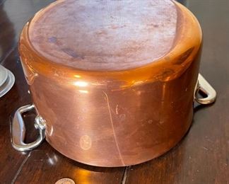 Lg All-Clad Copper Tinned Pot w/ Lid	5inx8.25x11.25in	HxWxD
