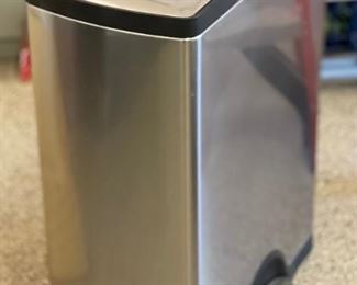 Simple Human Garbage Can	26x19.5x10in	HxWxD
