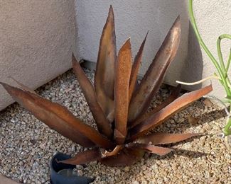 Rustic Metal Agave LG	17 x 26 x 16	HxWxD
