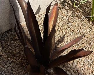 Rustic Metal Agave LG	17 x 26 x 16	HxWxD
