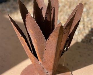 Rustic Metal Agave SM	11 x 10 x 10	HxWxD
