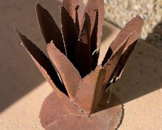 Rustic Metal Agave SM	11 x 10 x 10	HxWxD
