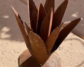 #2 Rustic Metal Agave  Sm	11 x 10 x 10	HxWxD
