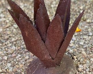 #4 Rustic Metal Agave  Sm	10 inches high	
