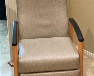 Nemschoff Orthopedic Chair Recliner	42 x 28 x 32	HxWxD
