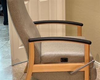 Nemschoff Orthopedic Chair Recliner	42 x 28 x 32	HxWxD
