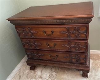 2pc Pulaski 3-Drawer Nightstands PAIR	30x32x18in	HxWxD
