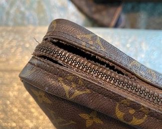 LOUIS VUITTON Porte-Documents Voyage Monogram Briefcase Damage At Zipper As/IS	16 x 4 x 12