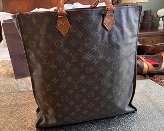	Louis Vuitton Monogram tote/shopping bag	14.5 x 4 x 16