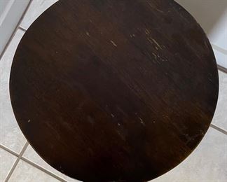 Notched Wood Pedestal Plant Stand	18in H x 12in Diameter	