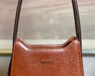 Gucci Leather Purse	10x11x3in