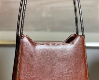 Gucci Leather Purse	10x11x3in