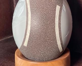 Artist Etched Emu egg	5in H	
