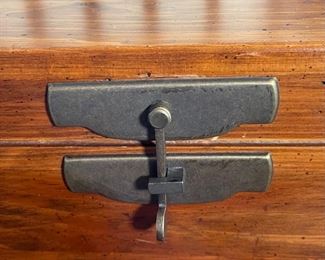 Solid Wood Coffee Table Chest/Trunk on Stand	20x40x21in	HxWxD