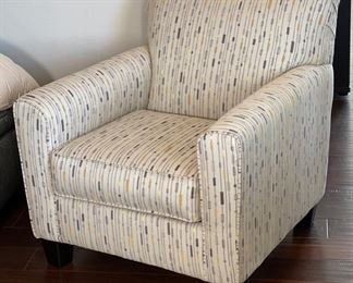 Ashley Furniture Hodan Contemporary Chair Geometric Pattern	37x34x37in	HxWxD