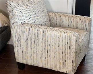 Ashley Furniture Hodan Contemporary Chair Geometric Pattern	37x34x37in	HxWxD