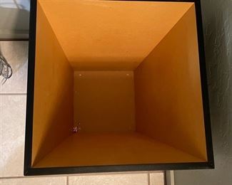 Contemporary Pedestal Stand	24x17x17in	HxWxD