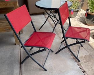 Folding Patio Bistro Set	28in H x 32in Diameter	
