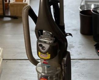 Bissell Cyclonic Bagless Vacuum 3910-T	