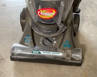 Bissell Cyclonic Bagless Vacuum 3910-T	