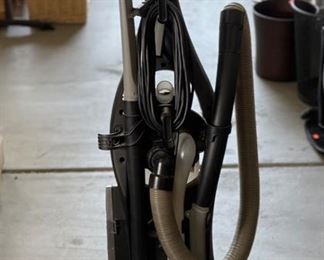 Bissell Cyclonic Bagless Vacuum 3910-T	