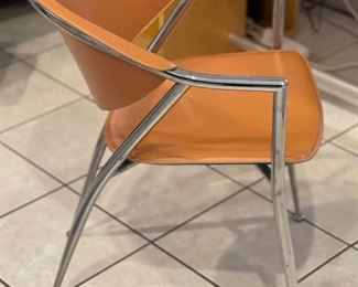 Cicladi Contemporary Leather/Chrome Accent Chair	31x21x22in	HxWxD