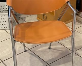 Cicladi Contemporary Leather/Chrome Accent Chair	31x21x22in	HxWxD