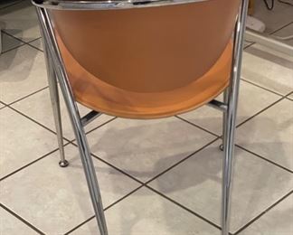 Cicladi Contemporary Leather/Chrome Accent Chair	31x21x22in	HxWxD