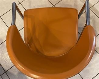 Cicladi Contemporary Leather/Chrome Accent Chair	31x21x22in	HxWxD