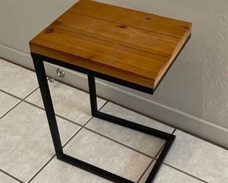 Rustic Side table	20x15x11in	HxWxD