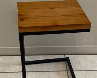 Rustic Side table	20x15x11in	HxWxD