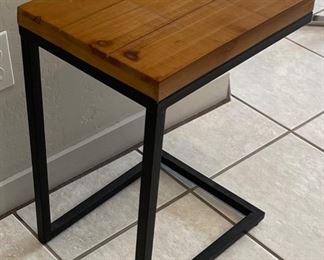 Rustic Side table	20x15x11in	HxWxD