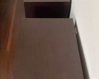 2pc Contemporary Dark Wood Nightstands PAIR	18x26x18in	HxWxD