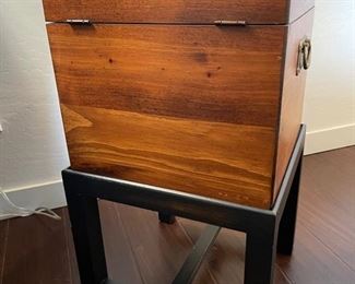 #2 Solid Wood End Table Chest/Trunk on Stand	Box:14x14x13 with stand: 14x14x26.5	
