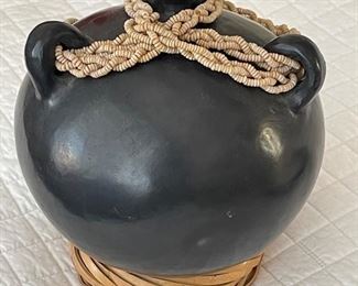 Oaxaca Mexico Vintage Barro Negro Fine Hand Carved Art Pottery Black Olla Vase	8in tall 7.5in wide	

