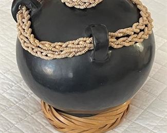 Oaxaca Mexico Vintage Barro Negro Fine Hand Carved Art Pottery Black Olla Vase	8in tall 7.5in wide	
